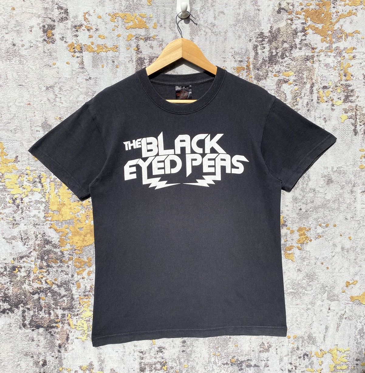 Band Tees × Rap Tees × Vintage Vintage The Black Eyed Peas THE END Shirt SunFaded Size US S / EU 44-46 / 1 - 1 Thumbnail