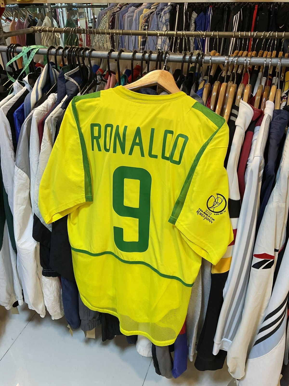 Nike Vintage 2002 Brazil Home Kit RONALDO 9 Size US M / EU 48-50 / 2 - 1 Thumbnail