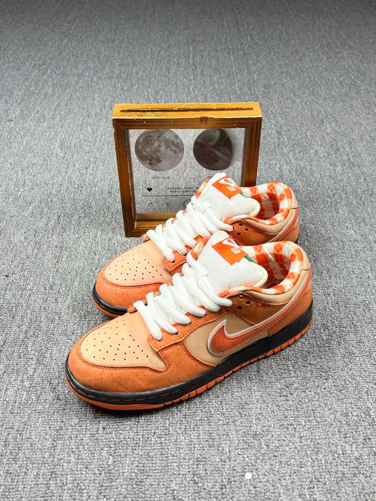 Nike Nike DUNK SB Orange Lowtop Sneakers 8 Men Size US 8 / EU 41 - 1 Thumbnail