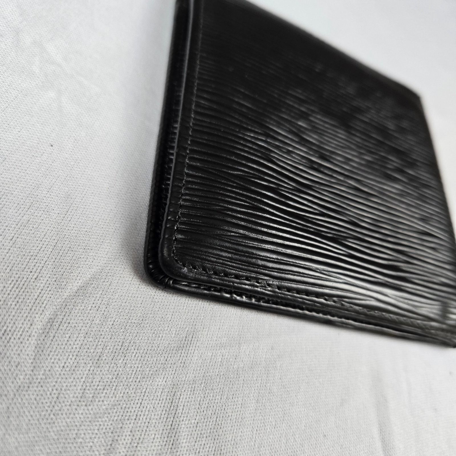 Louis Vuitton Louis Vuitton Black Leather Epi Bifold Wallet Size ONE SIZE - 13 Thumbnail