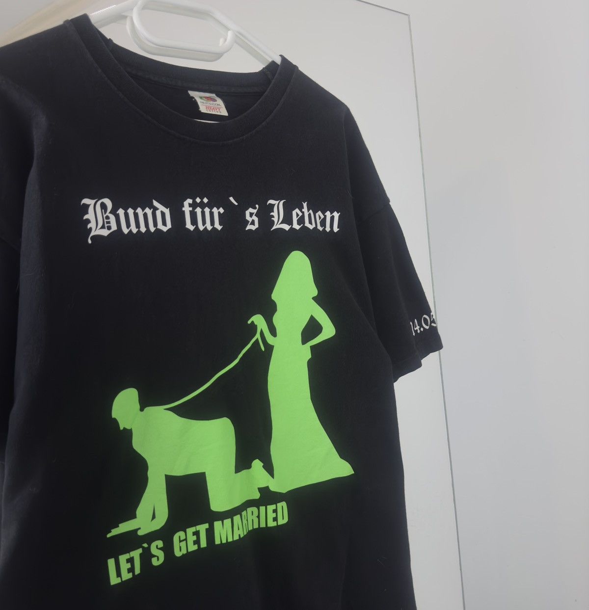 Other Crazy T-shirt Now He’s On A Leash Humor Tee Vintage Size US XL / EU 56 / 4 - 3 Thumbnail