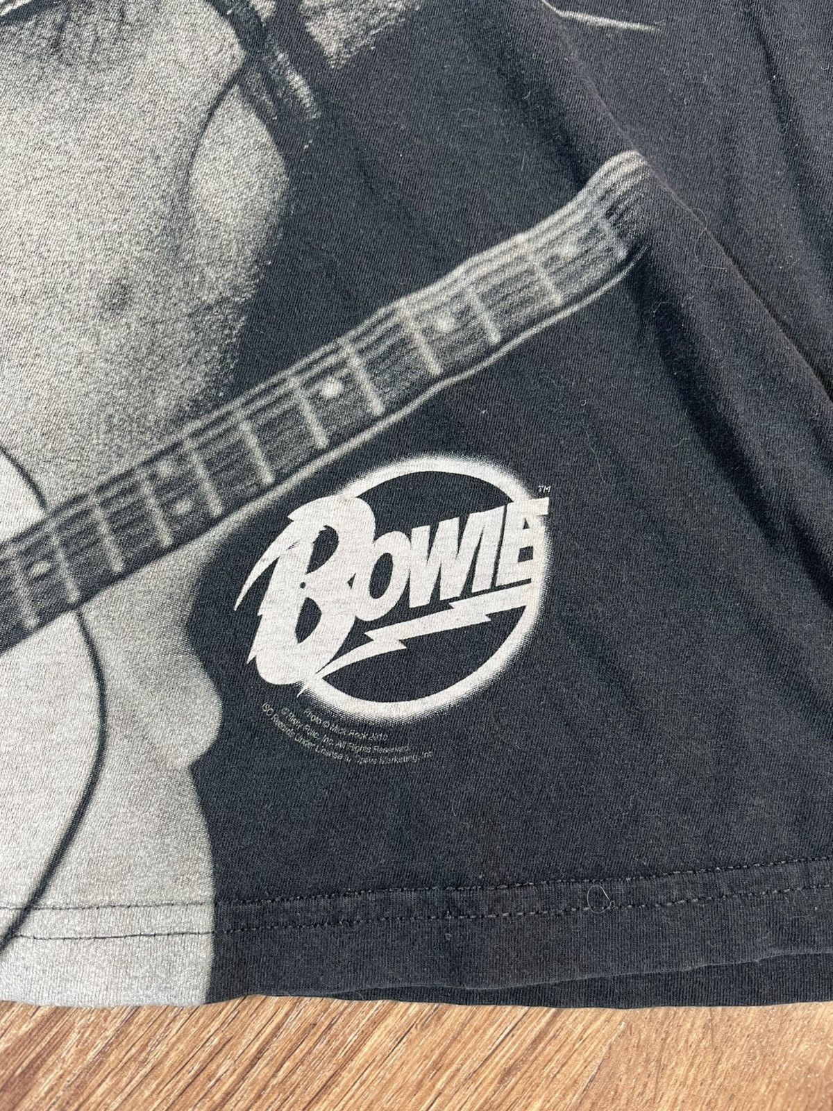 Alstyle × Band Tees × Vintage Vintage David Bowie Finger Glasses All Over Print T Shirt Size US XL / EU 56 / 4 - 3 Thumbnail