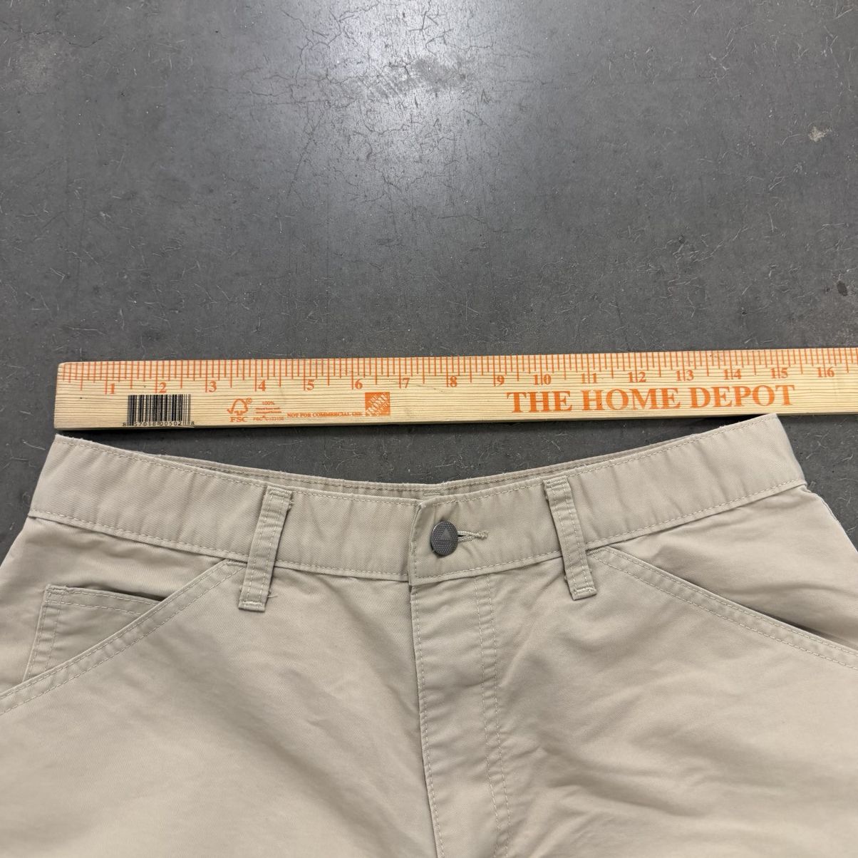 Levi's Vintage Levi’s Silvertab Cargo Shorts Beige Utility Mesh Size US 31 - 7 Thumbnail