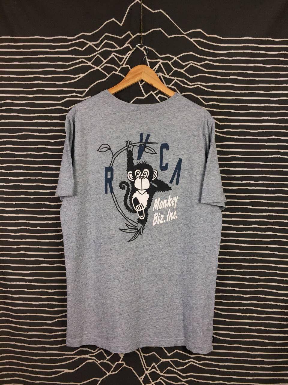 RVCA × Vintage RVCA Artis Network Program Monkey Biz.Inc. Graphic Tee Size US M / EU 48-50 / 2 - 1 Thumbnail