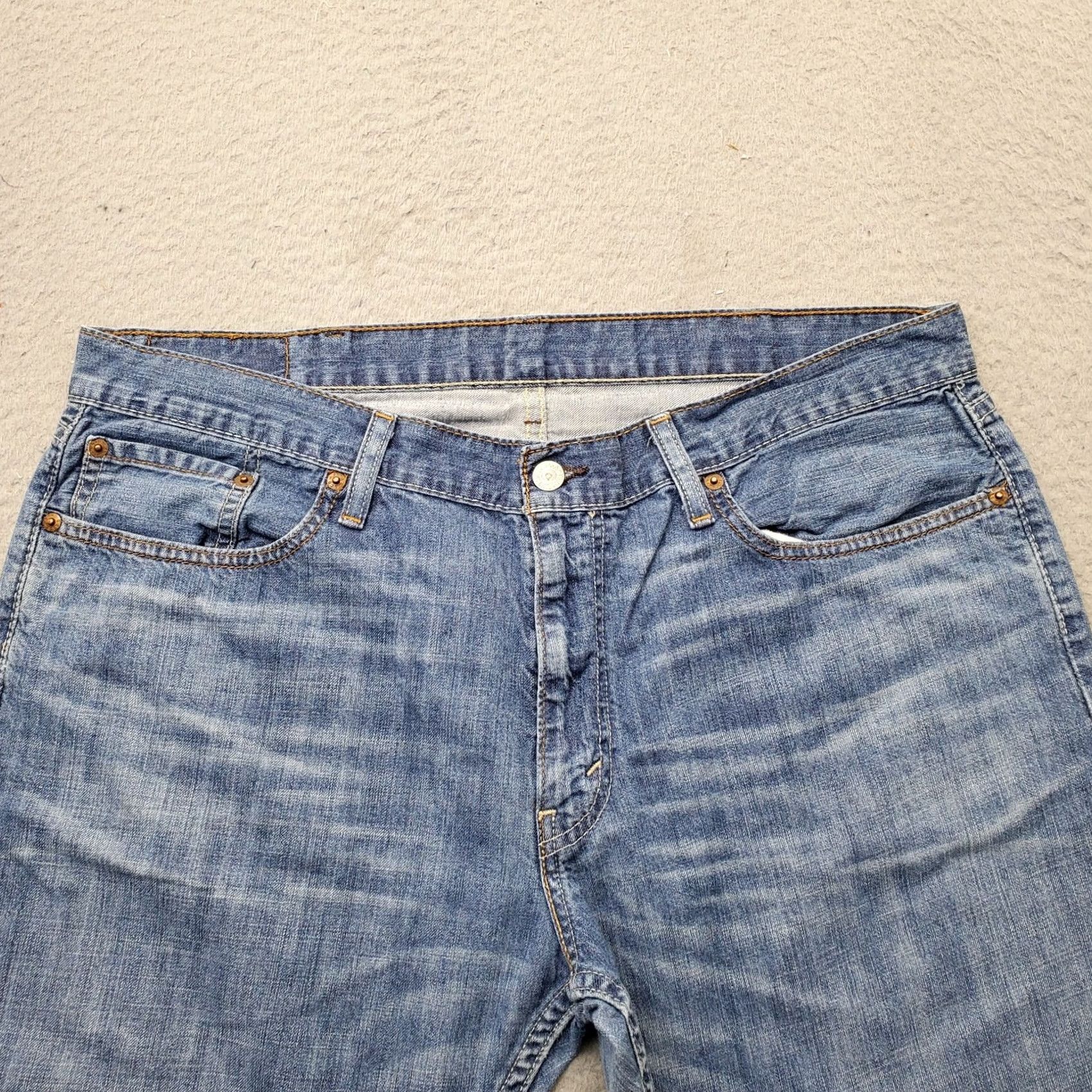 Levi's Levi's Jeans Mens Size 38 Levi's Jeans Blue Denim Medium Wash Comfort Straight Leg 5-Pocket Regular Inseam 30" Size US 38 / EU 54 - 6 Thumbnail