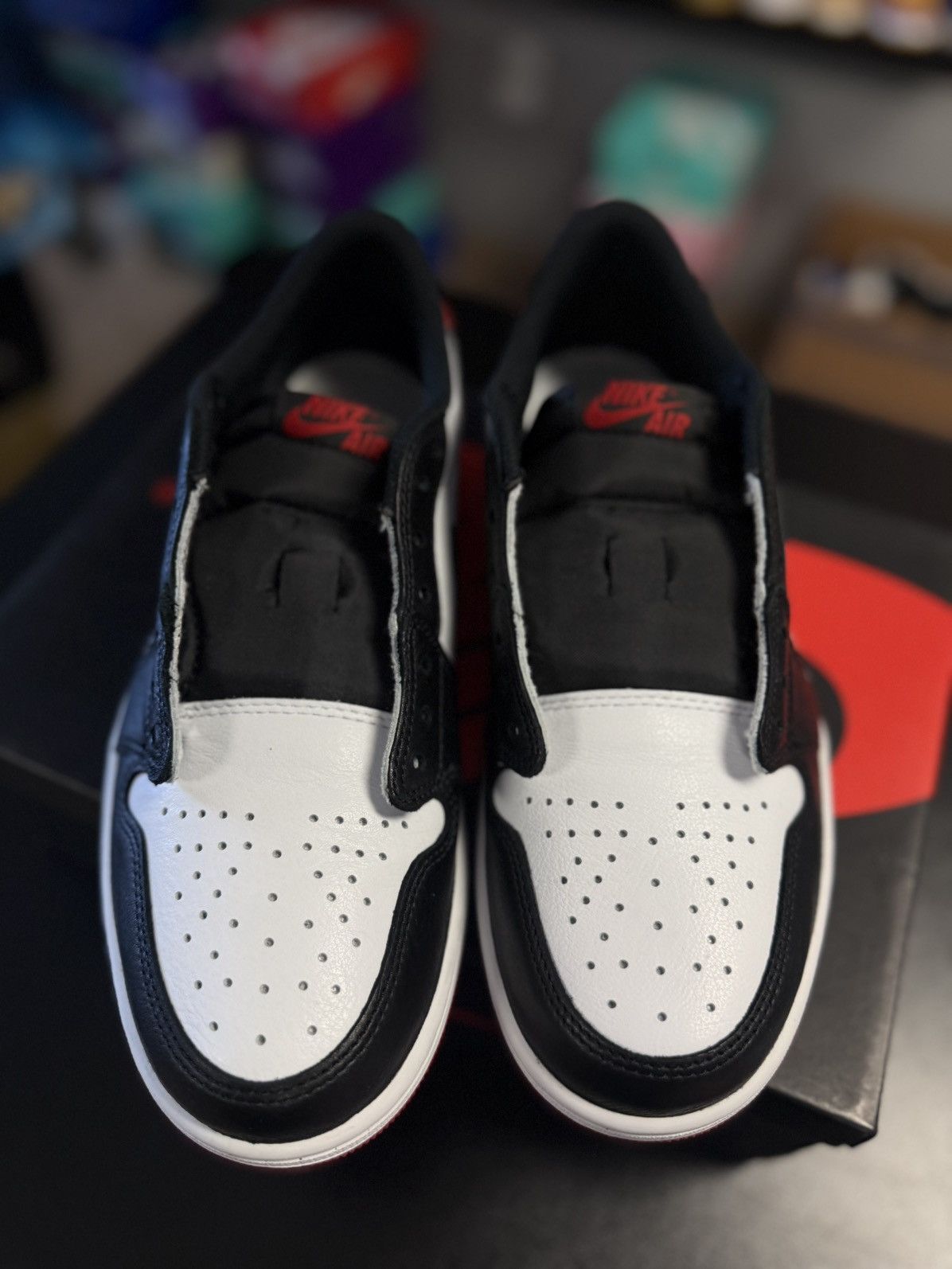 Jordan Brand × Nike Nike Jordan 1 Low Black Toe 2023 Size 9 Size US 9 / EU 42 - 15 Thumbnail