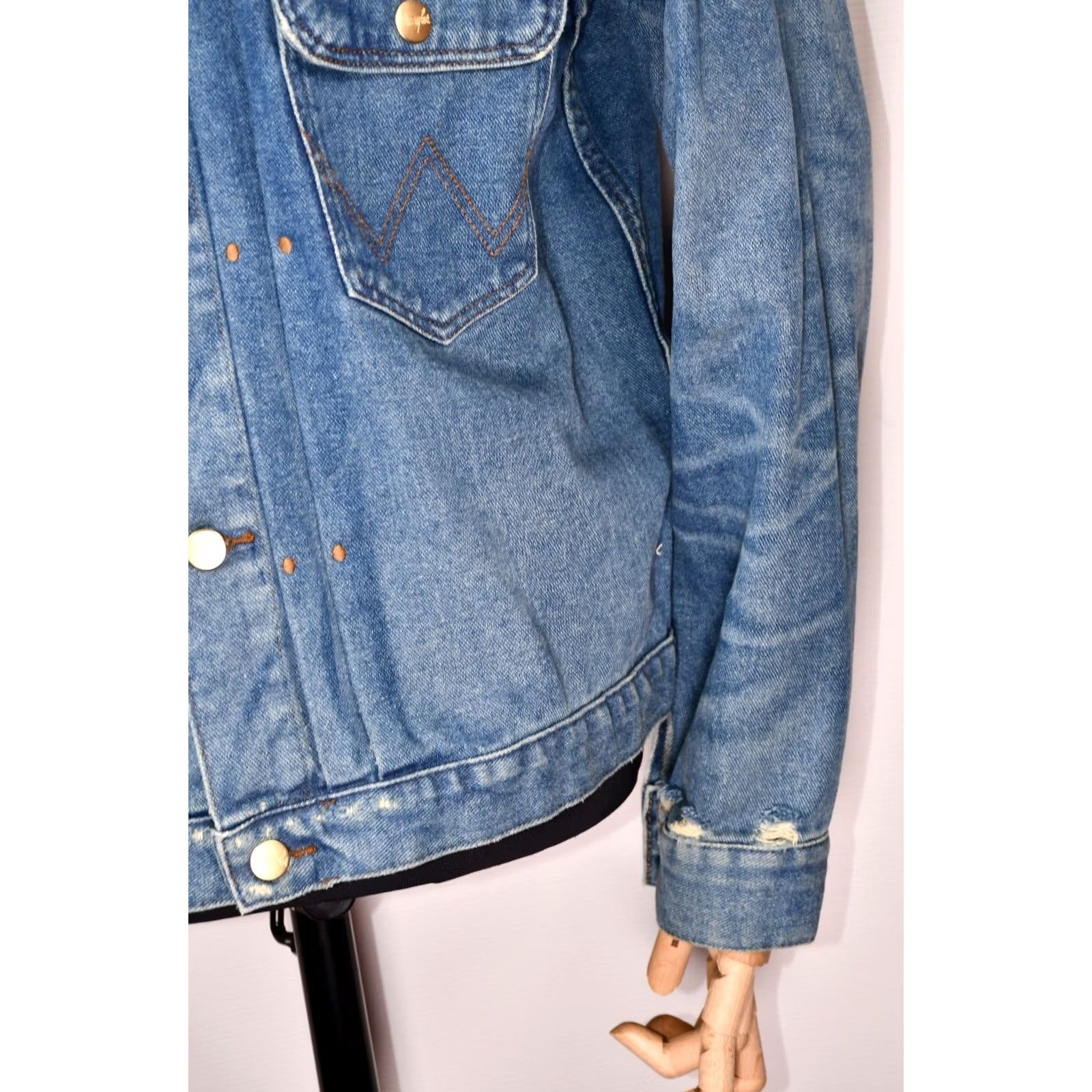 Wrangler WRANGLER MR. WRANGLER Denim Jacket Worn Indigo L Wrangler X Leon Bridges - Jacket, Men, Size L, Blue, Casual, Regular Fit Size US L / EU 52-54 / 3 - 5 Thumbnail