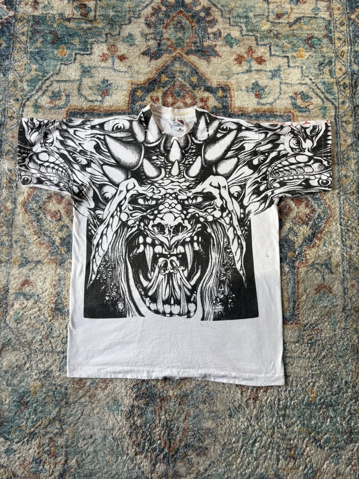 Vintage Vintage Dragon All Over Print Misprinted T-shirt Large Size US L / EU 52-54 / 3 - 1 Thumbnail