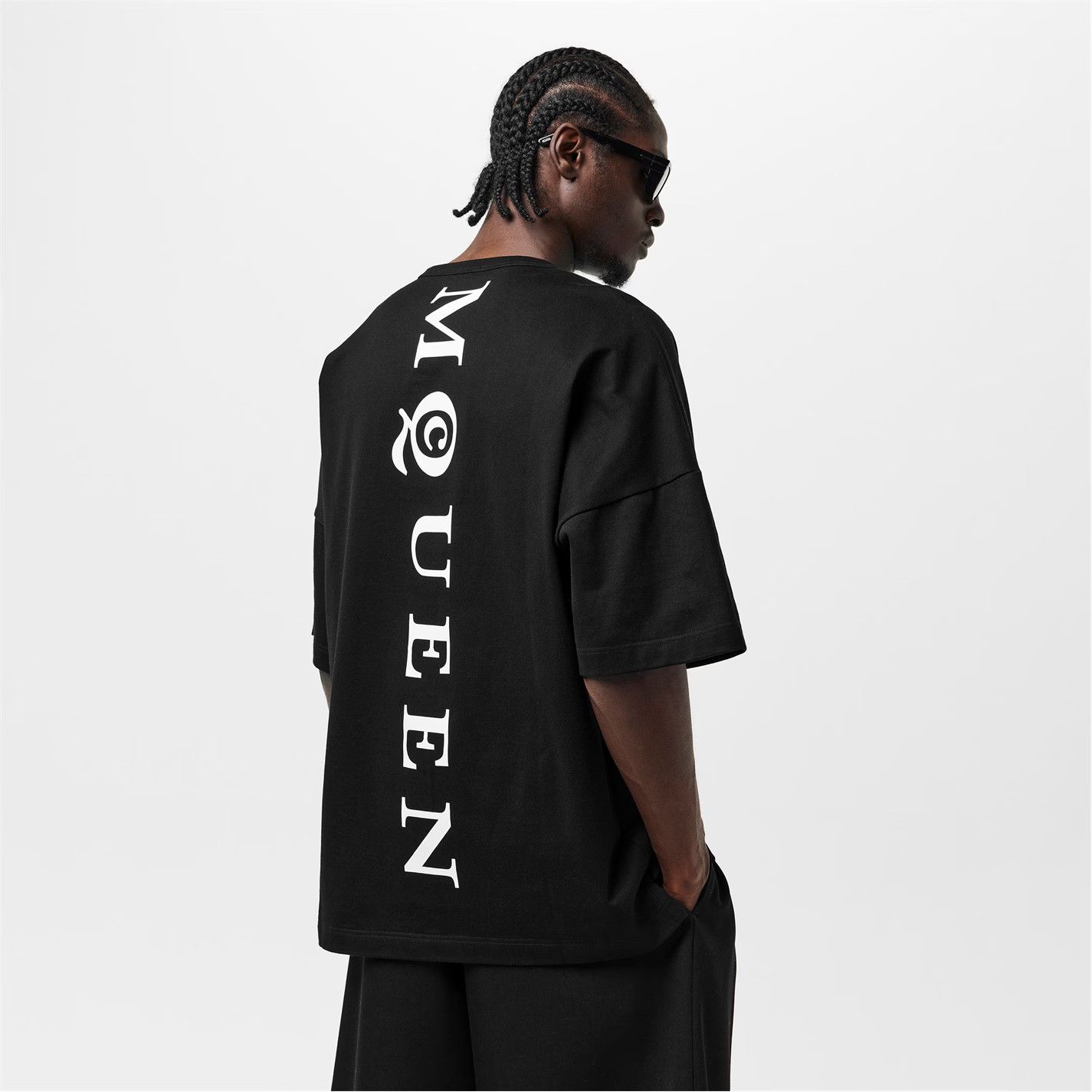Alexander McQueen o1g2r1mq0326 Alex Oversized T-Shirt in Black Size US S / EU 44-46 / 1 - 4 Thumbnail