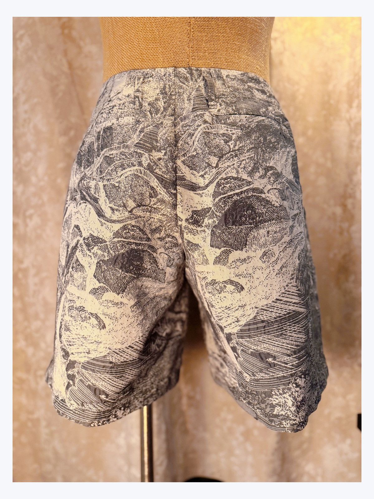 Other Art-Inspired Textured Shorts – Monochrome Print – unisex Size 29" - 5 Thumbnail