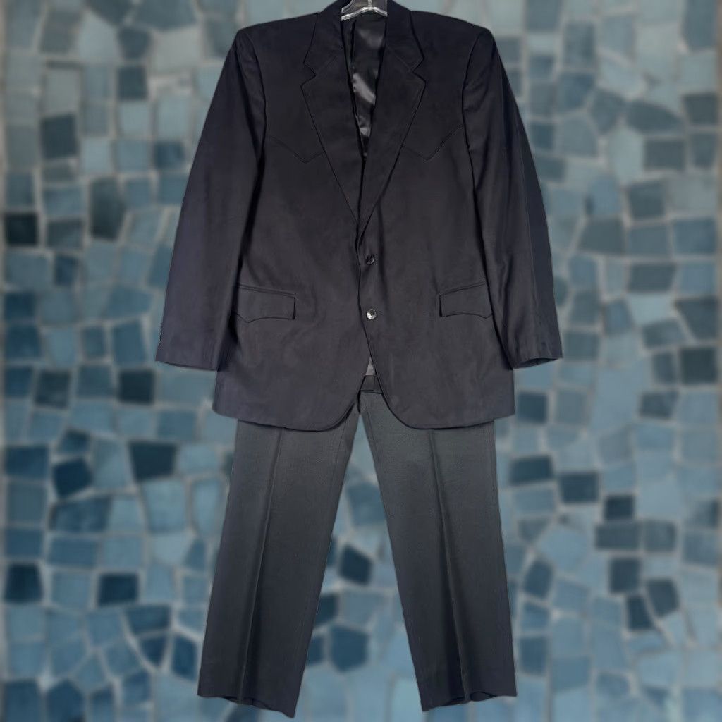 Vintage VINTAGE Circle S Suit Men 46R Western Cowboy 34x28 2 Piece Suede Black Solid 80s 90s Mens Regular Jacket Front Button two-button bootcut Size 46R - 1 Thumbnail