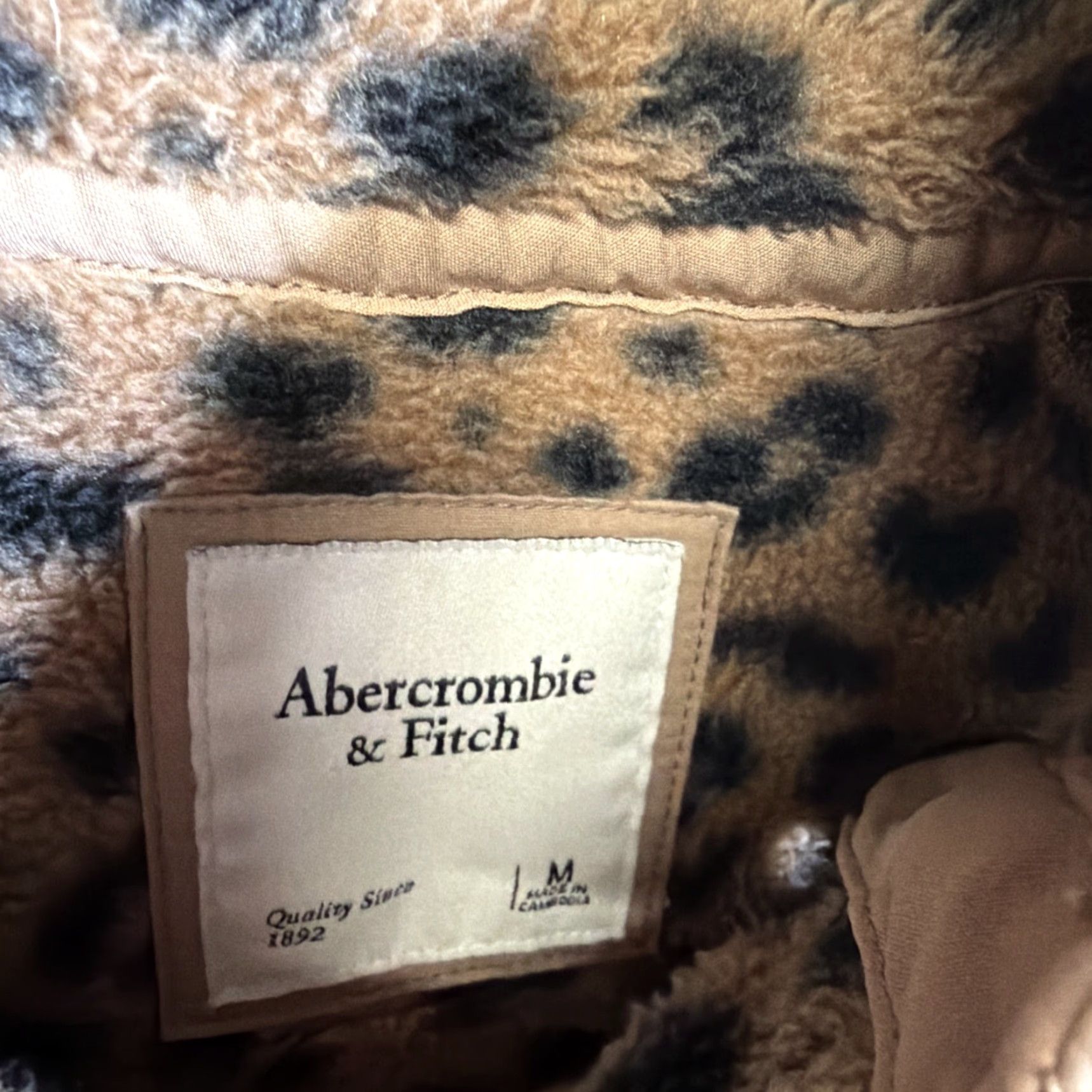 Abercrombie & Fitch Abercrombie & Fitch Fleece Leopard Pullover Womens Size M 1/4 Button Down Size M / US 6-8 / IT 42-44 - 2 Thumbnail