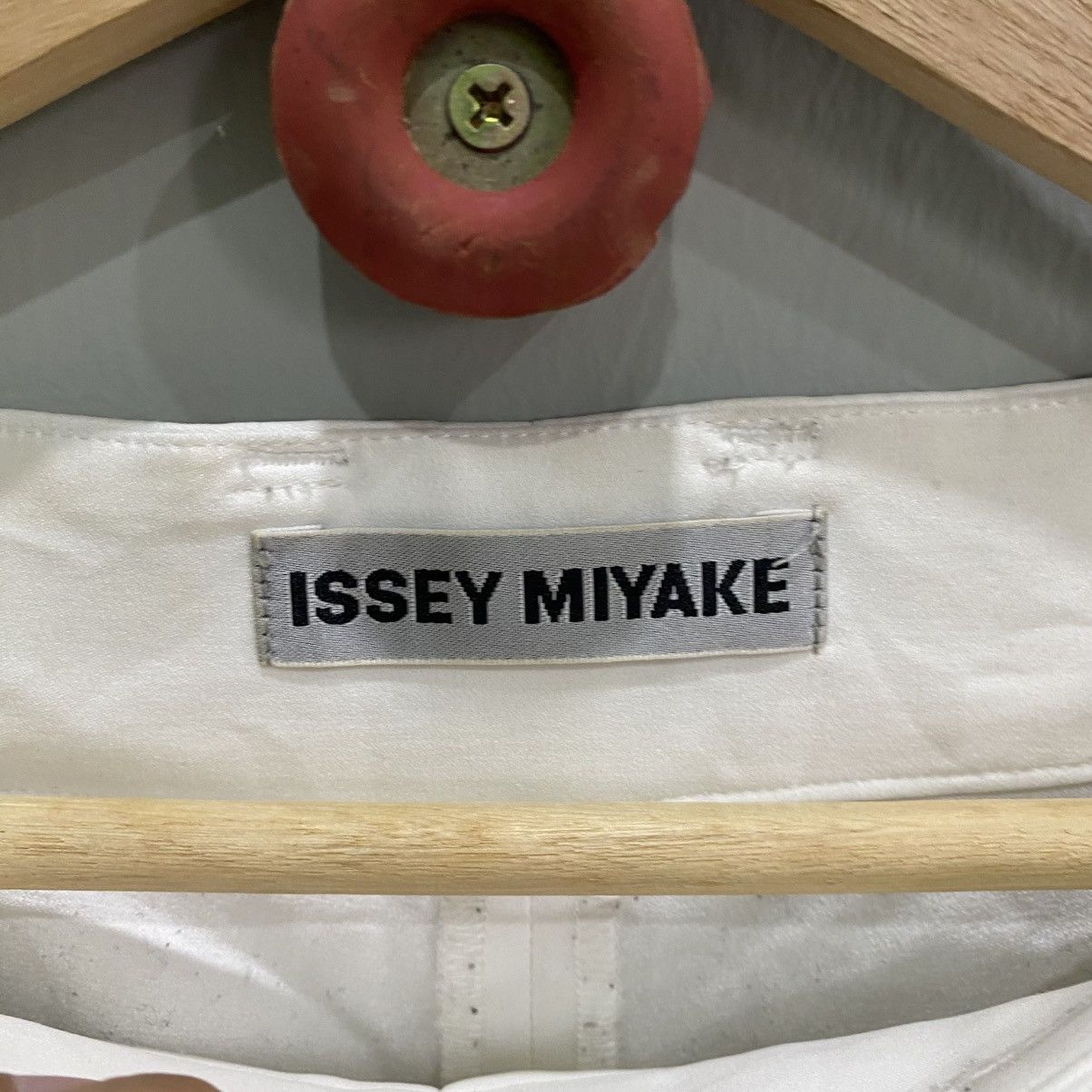 Issey Miyake Issey Miyake Pleated Balloon Leg Tapered Trousers White Size US 28 / EU 44 - 13 Thumbnail