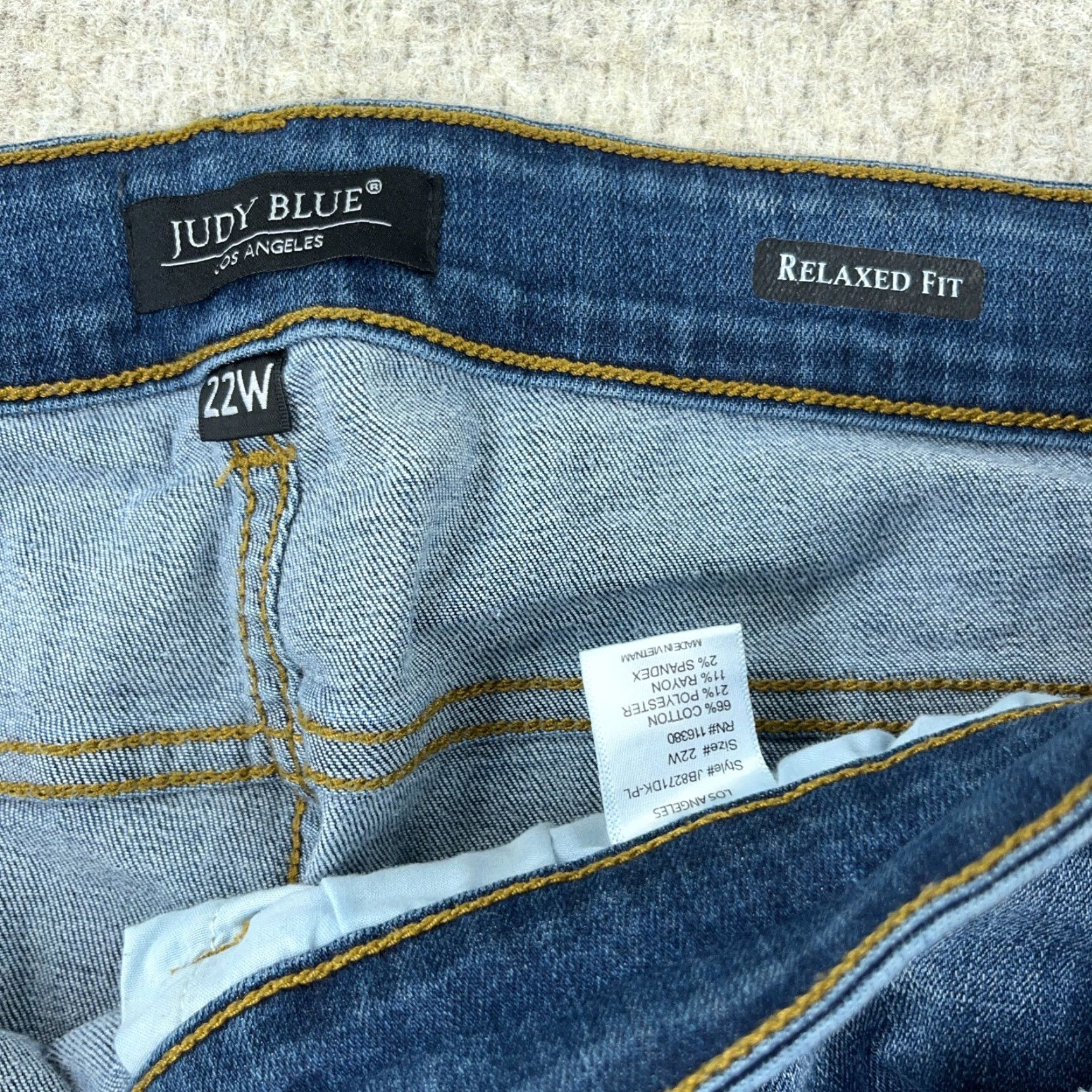 Vintage Judy Blue Jeans Women 22W Relaxed Fit Crop Med Wash Stretch 42x25 Blue 5-Pocket Design Size 40" / US 18 - 3 Thumbnail