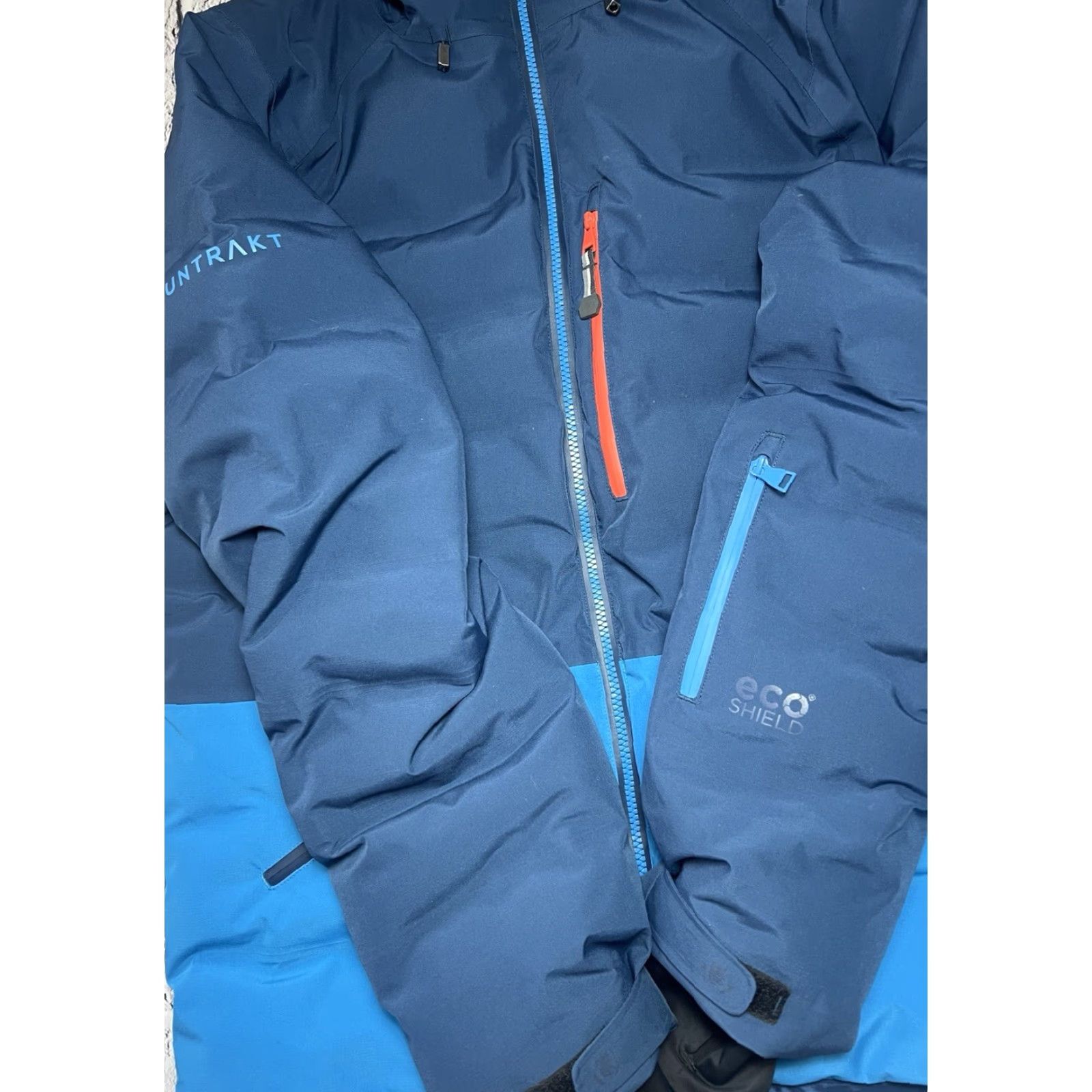 Vintage UNTRAKТ IGNEOUS Down Insulated Ski Snowboard Jacket L Men’s Blue Slim Puffer Jacket Winter Skiing 30” 32.5” Length Men Size US L / EU 52-54 / 3 - 4 Thumbnail