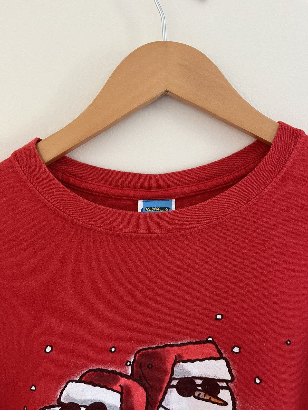 Peanuts Vintage Y2K Peanuts “Chillin’” Christmas T-Shirt Size US XL / EU 56 / 4 - 4 Thumbnail