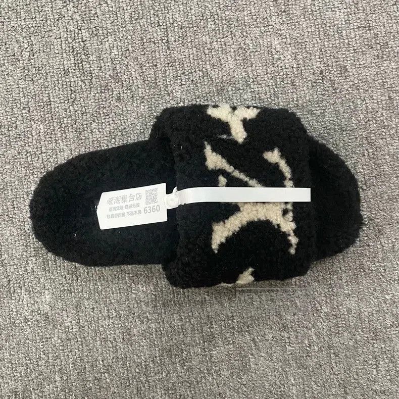 Louis Vuitton LOUIS VUITTON Flat Thong Slippers. Size US 6 / IT 36 - 8 Thumbnail