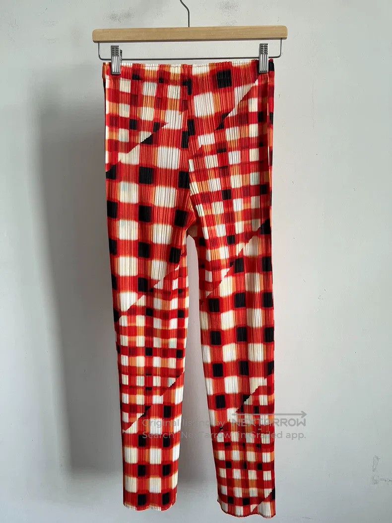 Issey Miyake Issey Miyake Red Pants Size 26" / US 2 / IT 38 - 2 Thumbnail