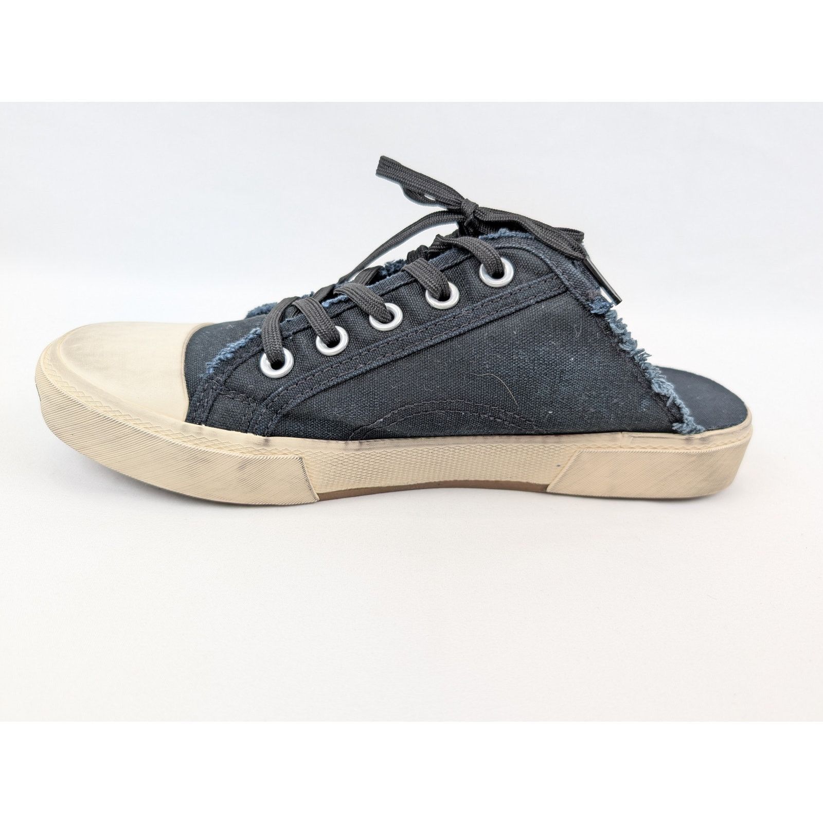 Balenciaga o1rshd1 Paris Mule Destroyed Mule VLUC in Black/White Size US 7 / EU 40 - 7 Thumbnail