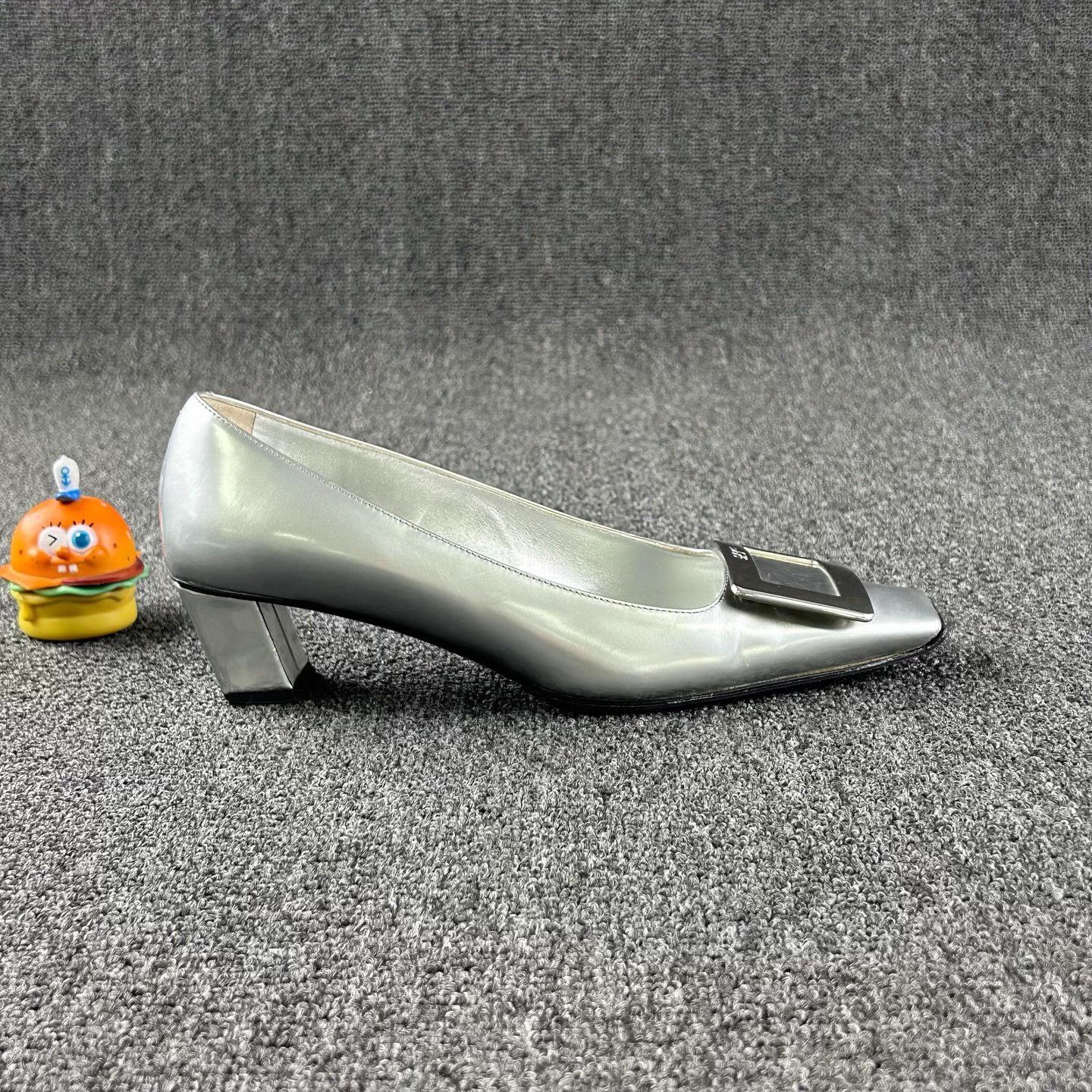 Roger Vivier Roger Viver Silver Block Heel Pumps EU 37.5 Size US 6.5 / IT 36.5 - 4 Thumbnail