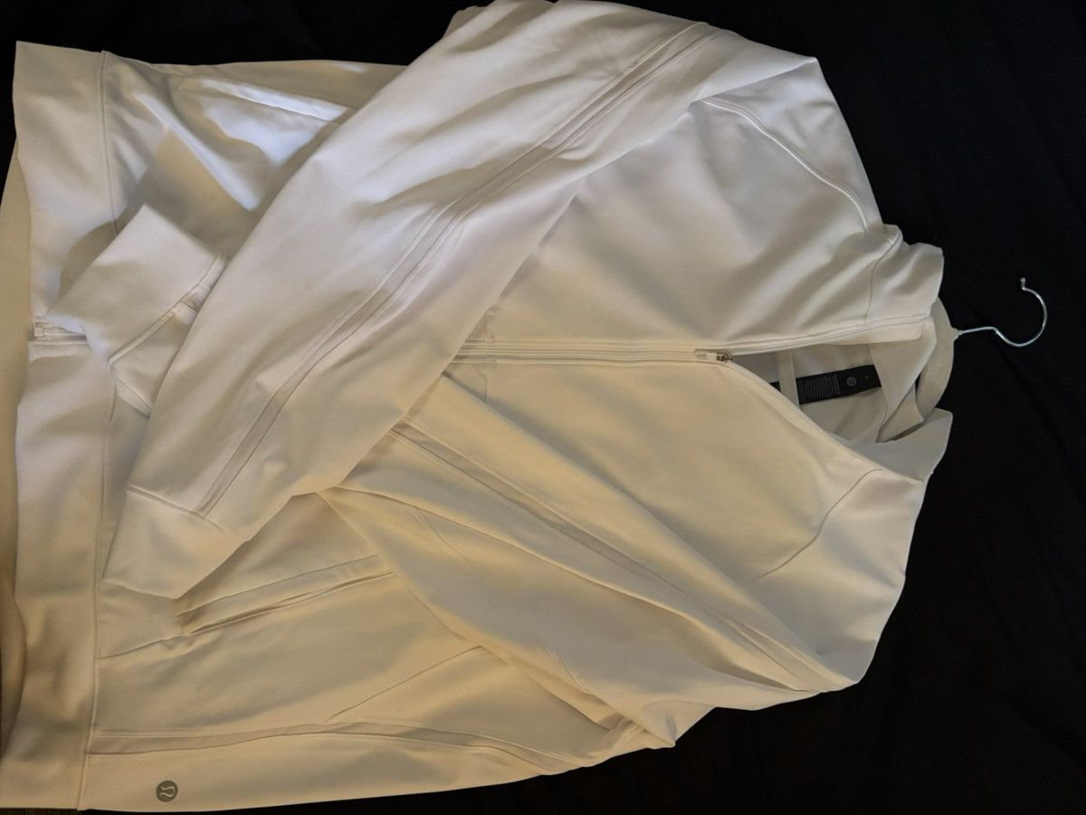 Lululemon Lululemon white jacket Size US M / EU 48-50 / 2 - 1 Thumbnail