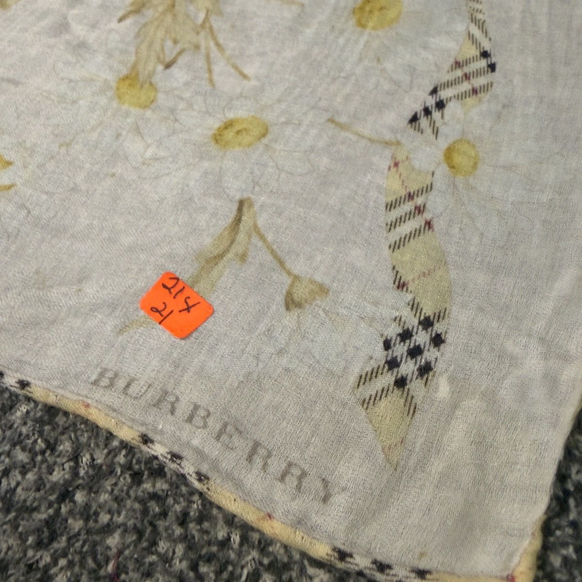 Burberry 🔥Handkerchief | Neckerchief | Bandana | Pocket-square | Size ONE SIZE - 4 Thumbnail