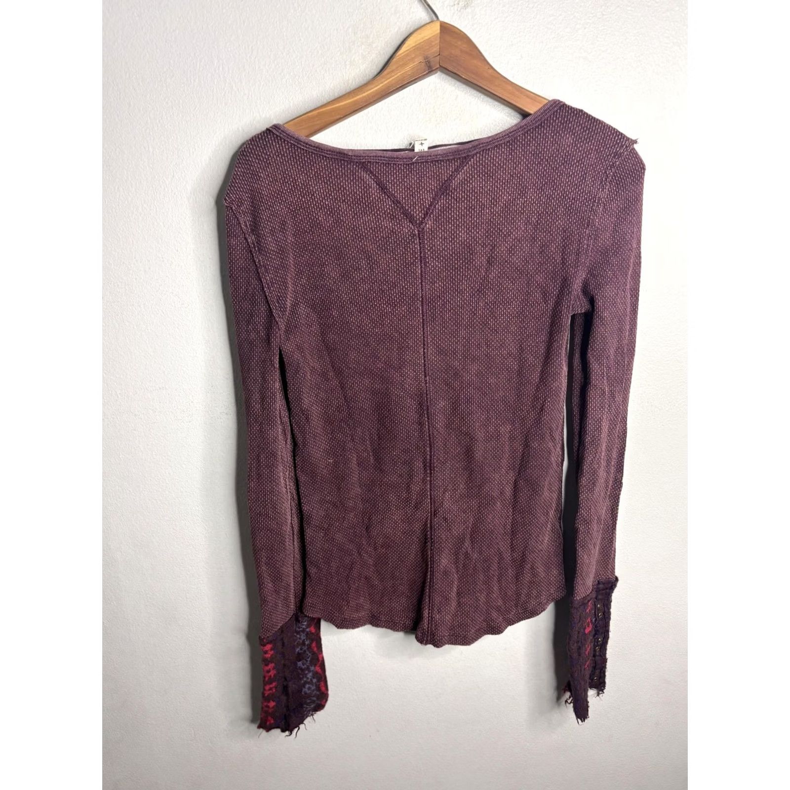 Vintage We The Free Thermal Top Womens Medium Purple Deep V Neck Long Sleeve Boho Cuff Size M / US 6-8 / IT 42-44 - 4 Thumbnail