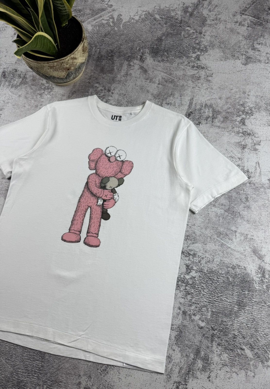 Kaws × Uniqlo KAWS X UNIQLO Pink BFF Tee Designer Cotton Jersey T Shirt Size US S / EU 44-46 / 1 - 3 Thumbnail