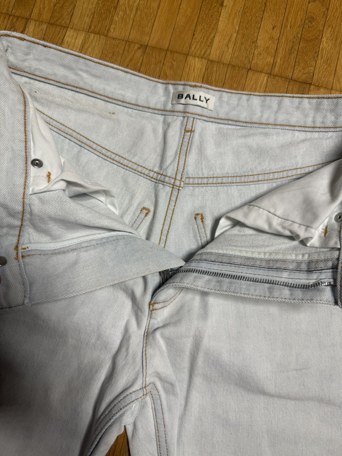 Bally Luxury Bally Light Grey Jeans Size 32 / IT48 Straight Fit Size US 32 / EU 48 - 4 Thumbnail