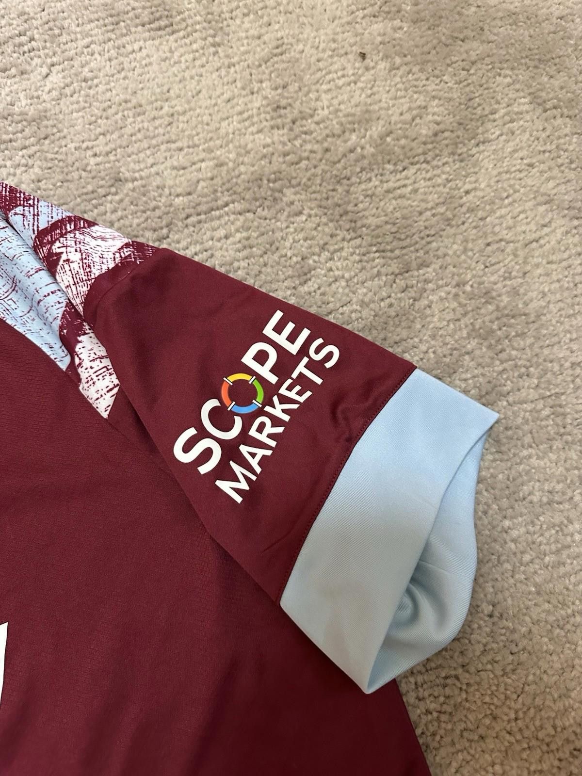 Umbro West Ham United 2022/23 Football Jersey Soccer Shirt Umbro Size US XL / EU 56 / 4 - 5 Thumbnail