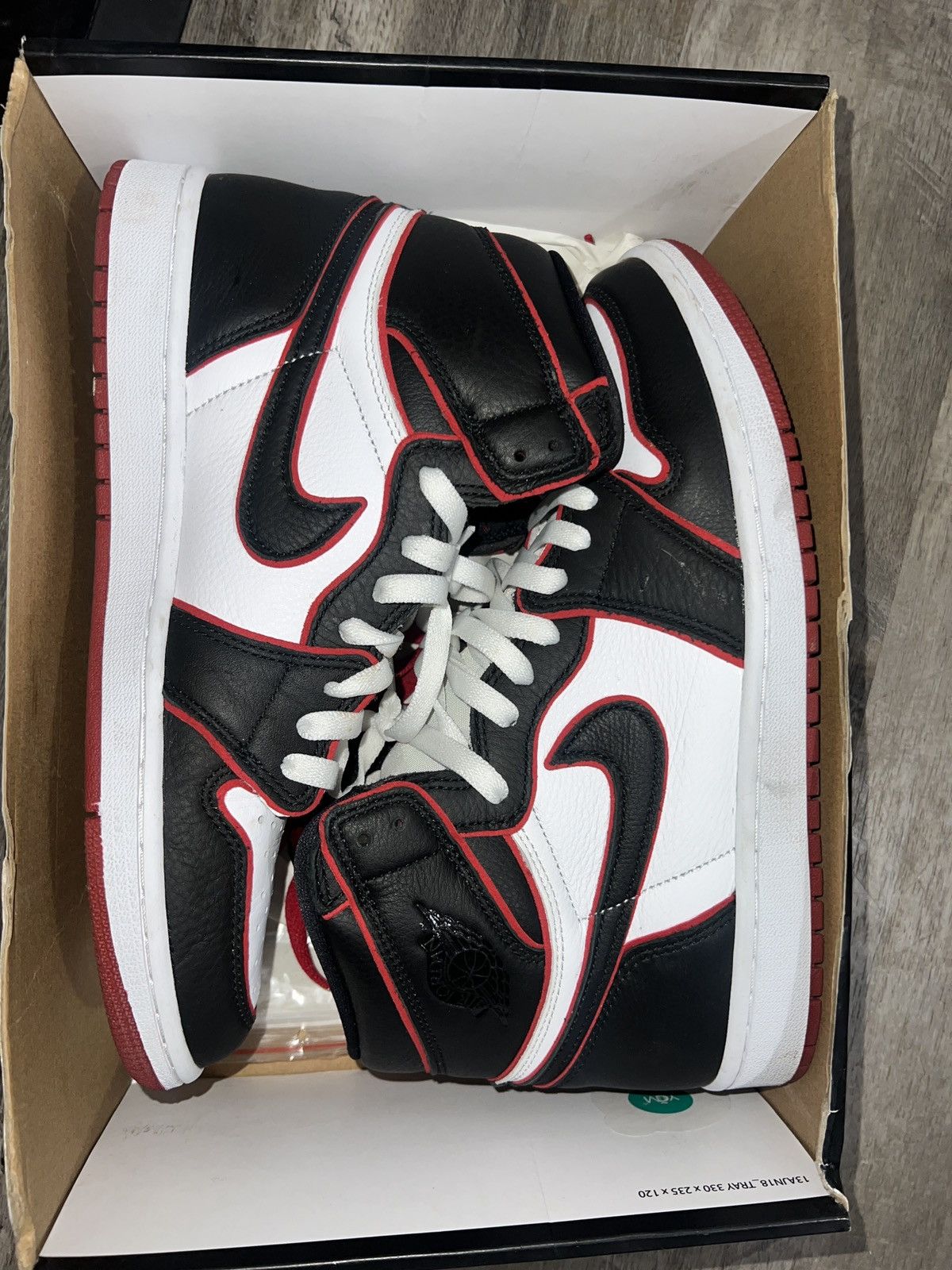 Jordan Brand × Nike Air Jordan bloodline sz 10.5 Size US 10.5 / EU 43-44 - 2 Thumbnail