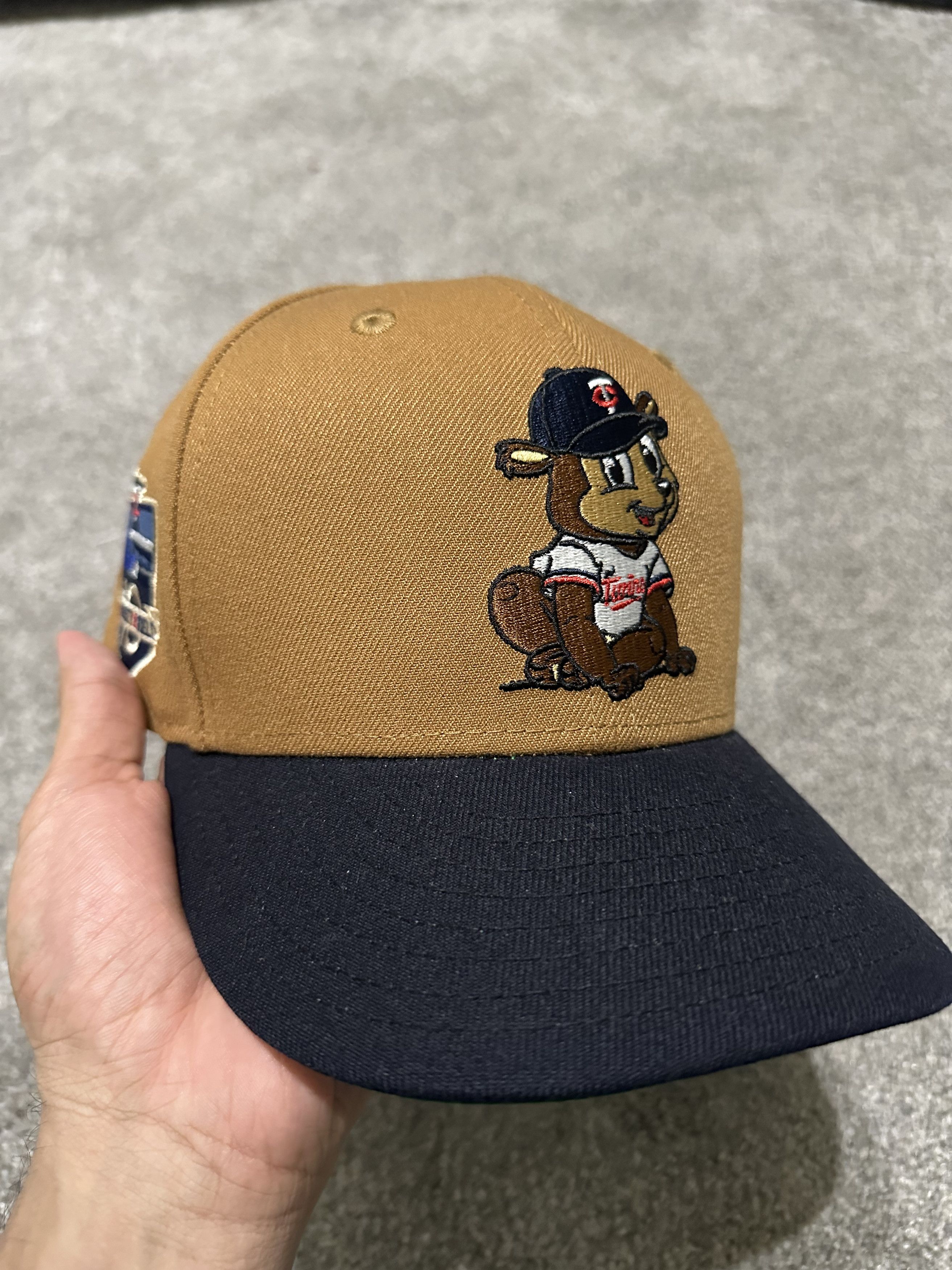 New Era Minnesota Twins Mascot Brown/Black Fitted – Size 7 1/4 Size ONE SIZE - 1 Thumbnail