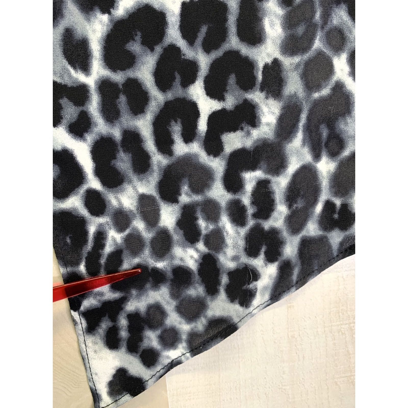 Express Express Women’s S Back Leopard Print Chiffon Slit Back Tank Top Blouse-4220 - Multicolor, Animal Print, Express, Shirt, Womens Size S / US 4 / IT 40 - 5 Thumbnail