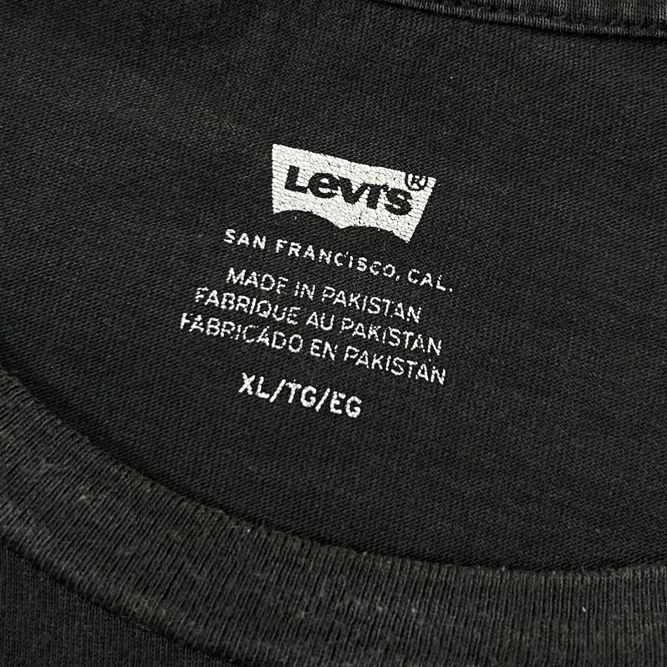 Levi's Levi's Classic Red Tab Big Logo Spellout Graphic Black Short Sleeve T-Shirt XL Men Regular Crew Neck Size XL Size US XL / EU 56 / 4 - 5 Thumbnail