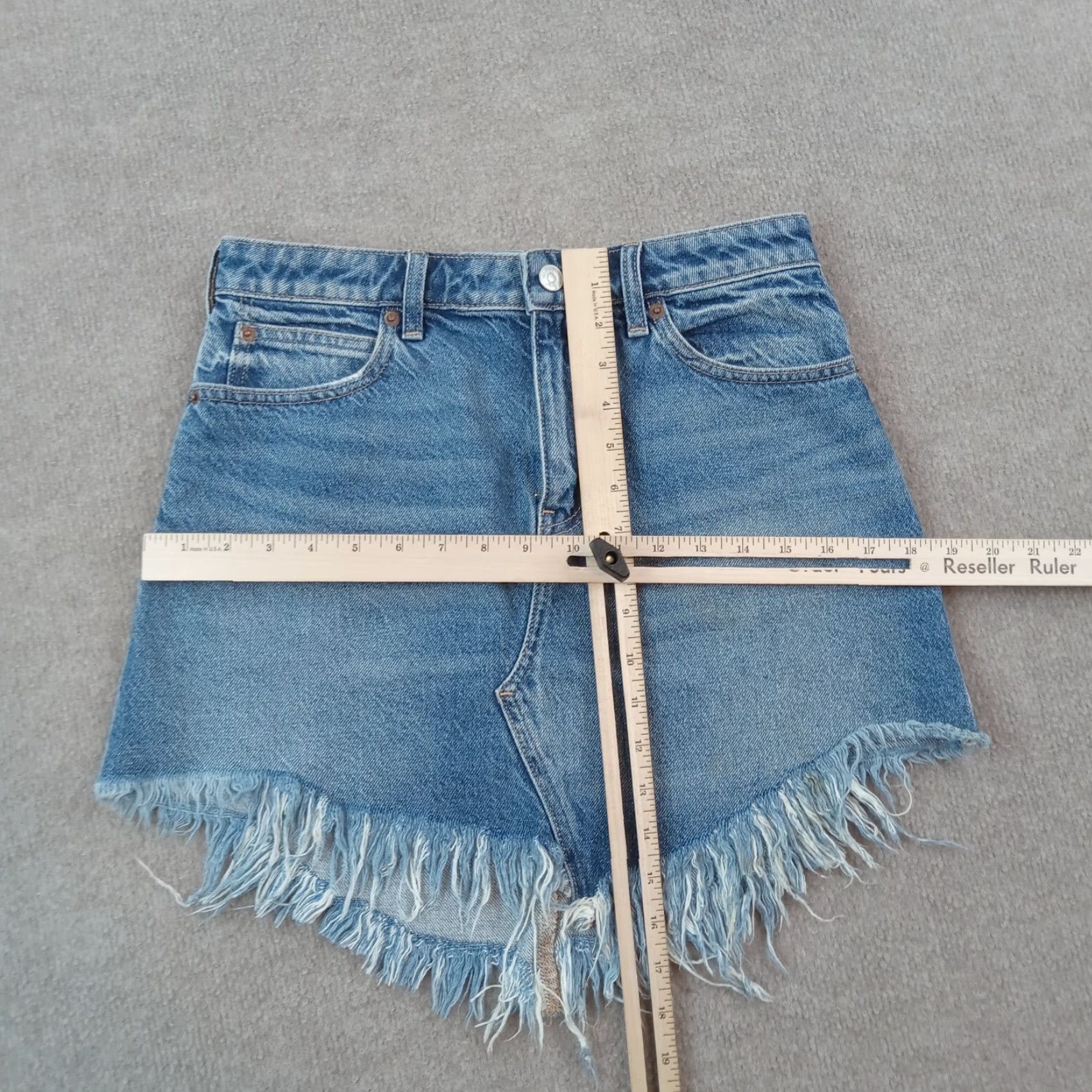 Vintage Womens We The Free Skirt Blue Denim Mini Short Jean Skirt Size 26 Frayed Size 26" / US 2 / IT 38 - 2 Thumbnail