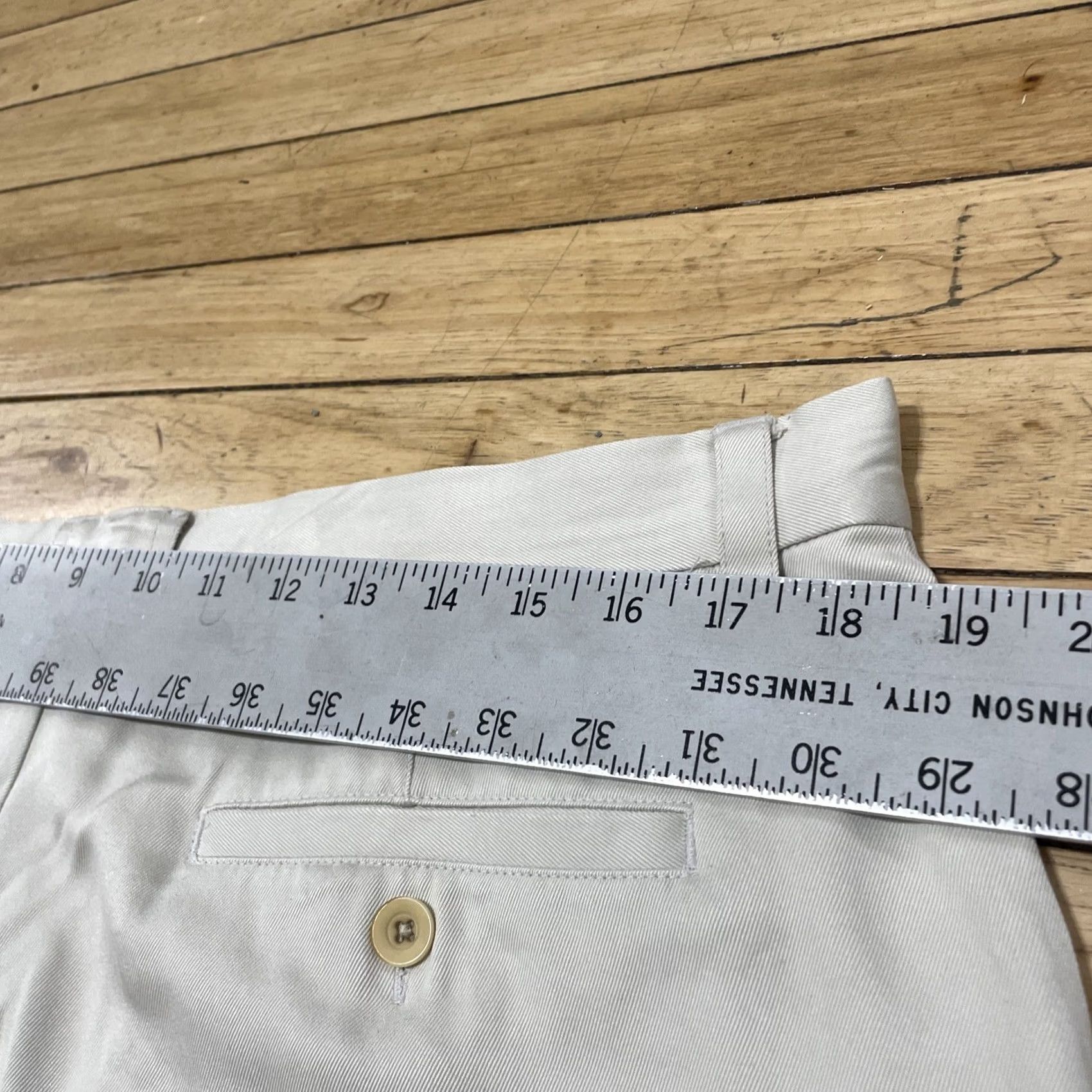 Tommy Bahama VINTAGE Tommy Bahama Pleated Silk Shorts Men 36 Cream Ivory 7" Y2k Old Money Preppy Grunge 90s Beachy Nautical Casual Travel Pockets Mens Size US 36 / EU 52 - 7 Thumbnail