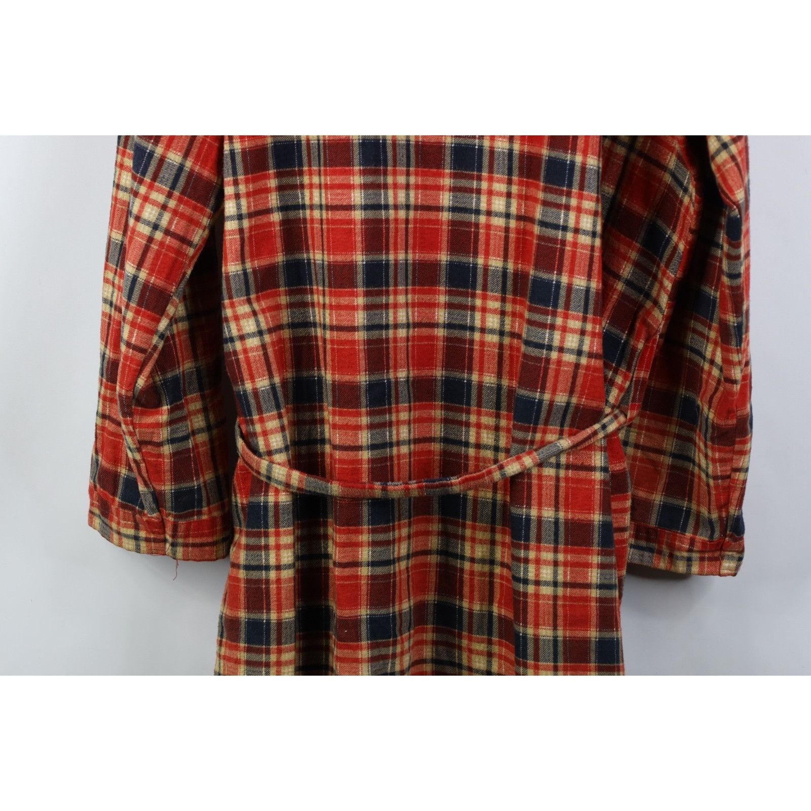 Vintage Vintage 70s Streetwear Distressed Flannel Belted Bath Robe Size US L / EU 52-54 / 3 - 18 Thumbnail