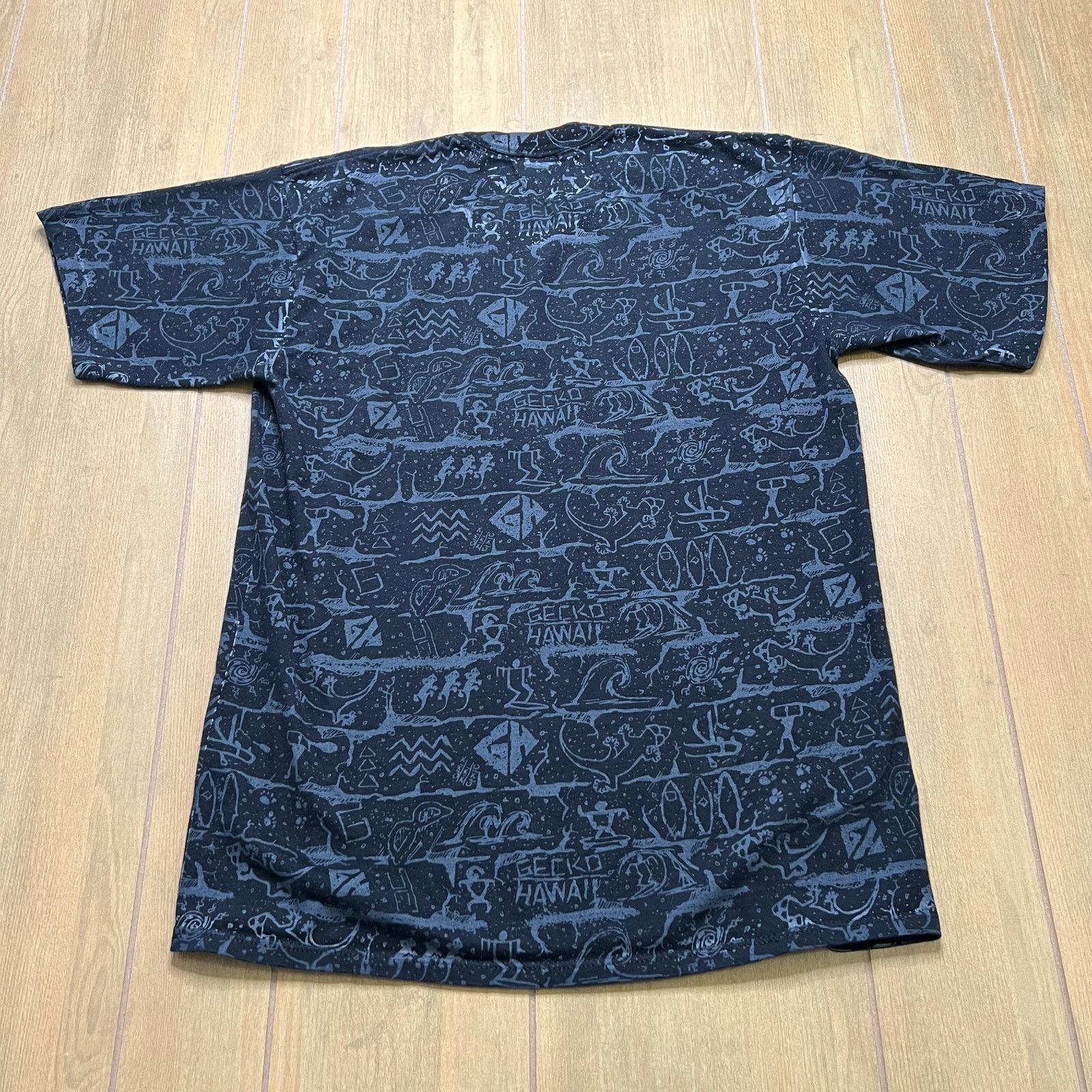 Vintage Vintage 90s GECKO HAWAII T-Shirt Black All Over XL USA made Size US XL / EU 56 / 4 - 5 Thumbnail