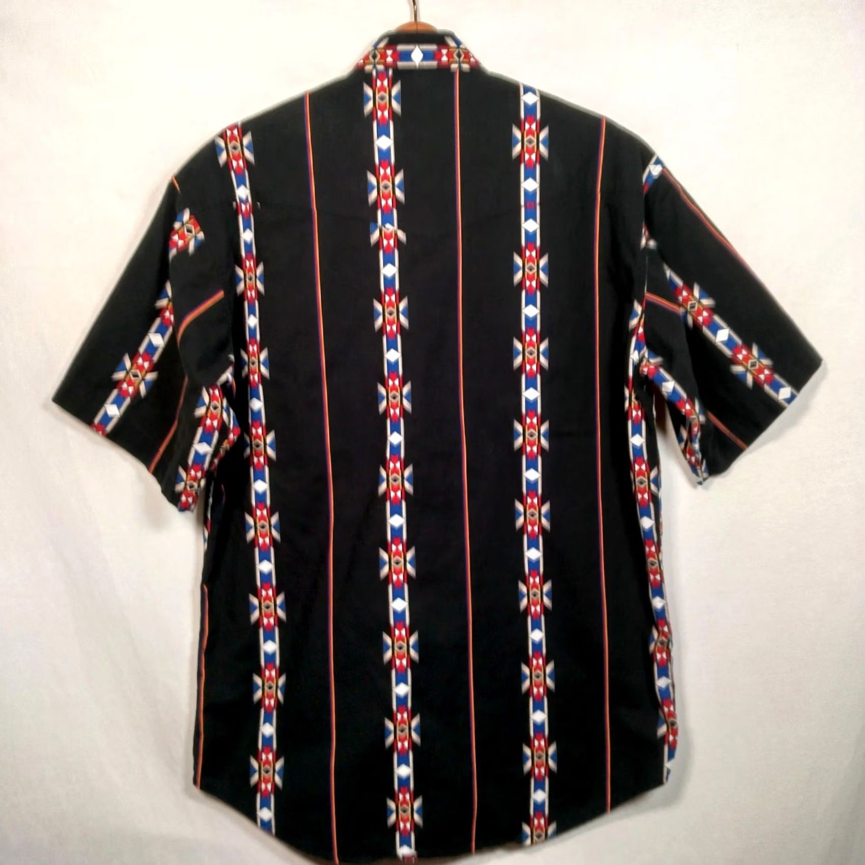 Wrangler Wrangler Western Shirt Men M Black Short Sleeve Geometric Southwest Plaid? No, geometric stripe. Size US M / EU 48-50 / 2 - 3 Thumbnail