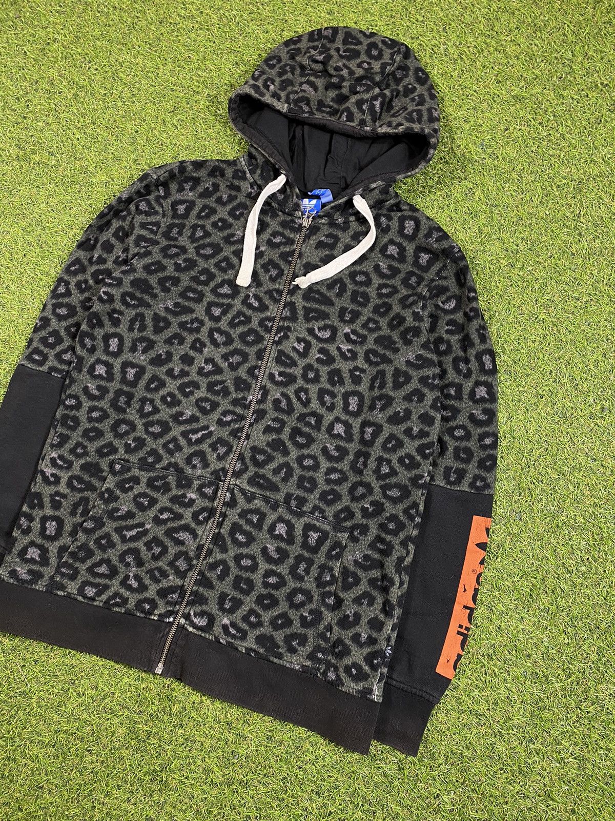 Adidas Vintage Y2K Adidas leopard zip hoodie streetwear size S Size US S / EU 44-46 / 1 - 1 Thumbnail
