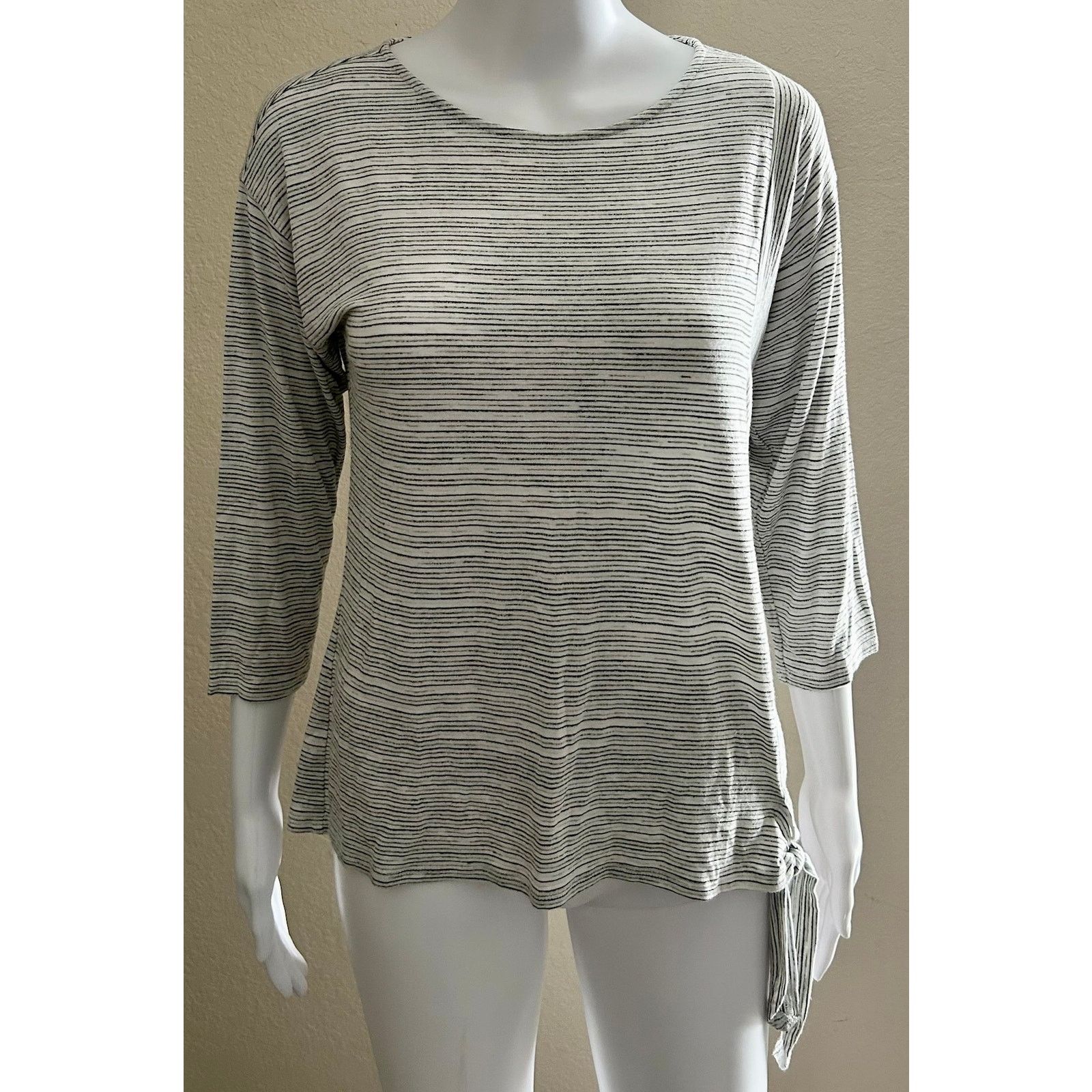 Chicos Chico's | Women's Long Sleeve Knotted Hem Top | 0 Size XS / US 0-2 / IT 36-38 - 1 Thumbnail