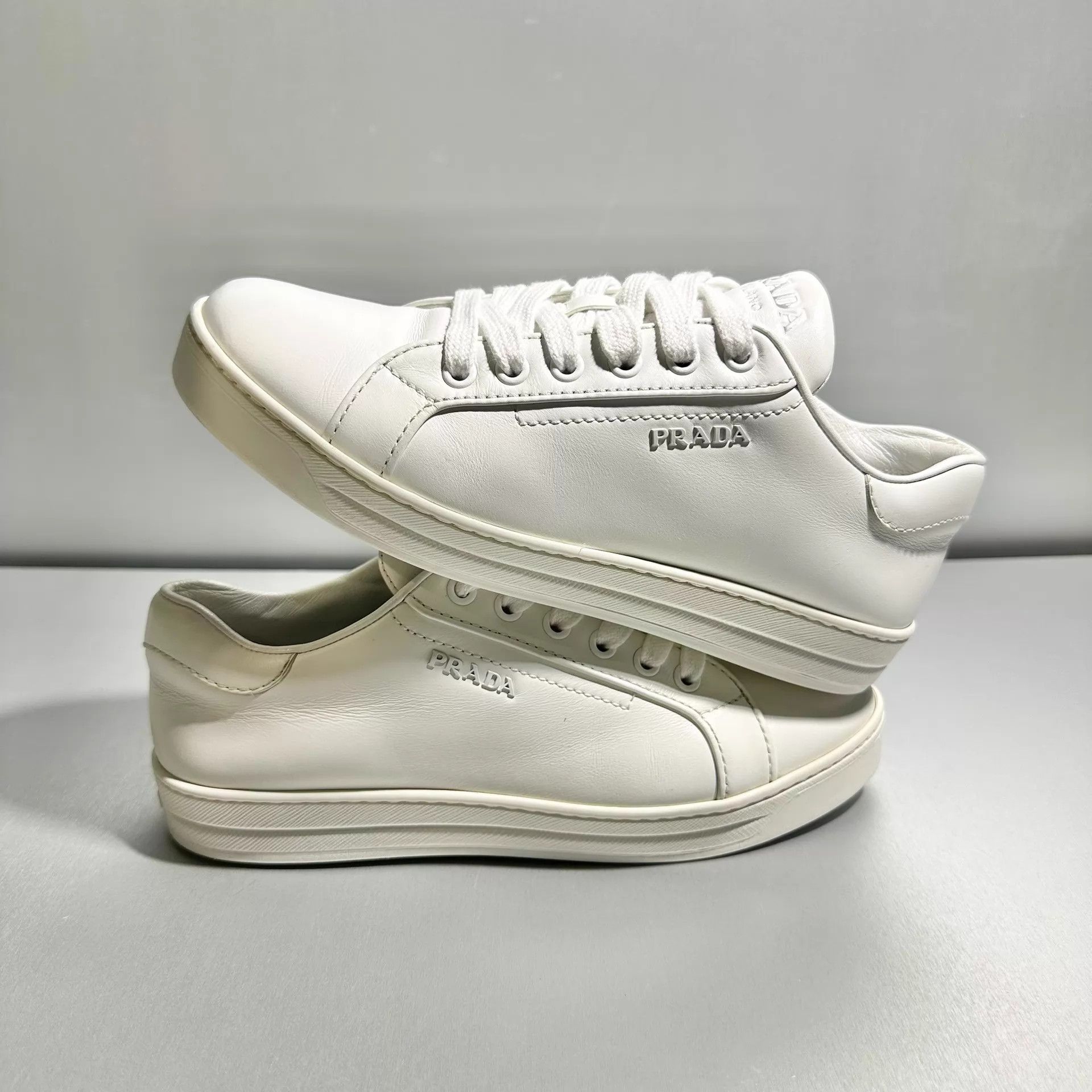 Prada Prada women's white sneakers 36 worn once X7425 Size US 5.5 / IT 35.5 - 3 Thumbnail