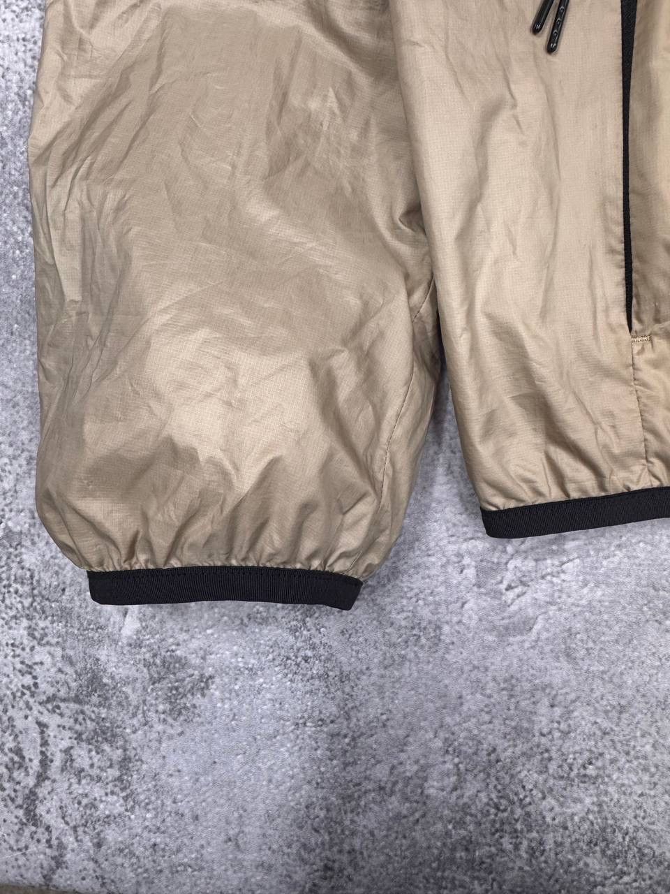 Nike Nike Men Lightweight Windbreaker Jacket Beige Size M Size US M / EU 48-50 / 2 - 5 Thumbnail