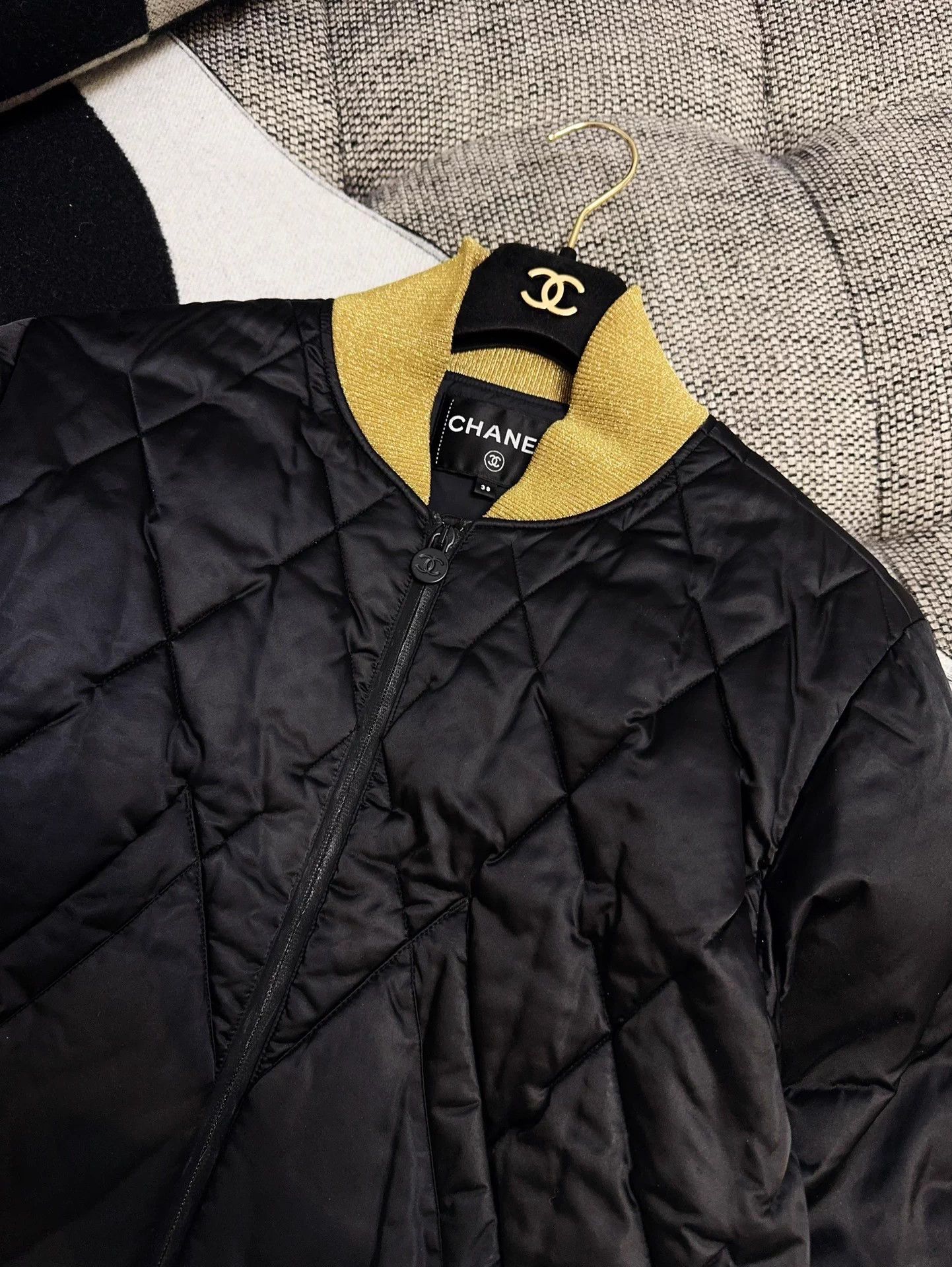 Chanel Chanel 17A Metiers d'Art Black Gold Quilted Coat Wmns 38 Size S / US 4 / IT 40 - 2 Thumbnail
