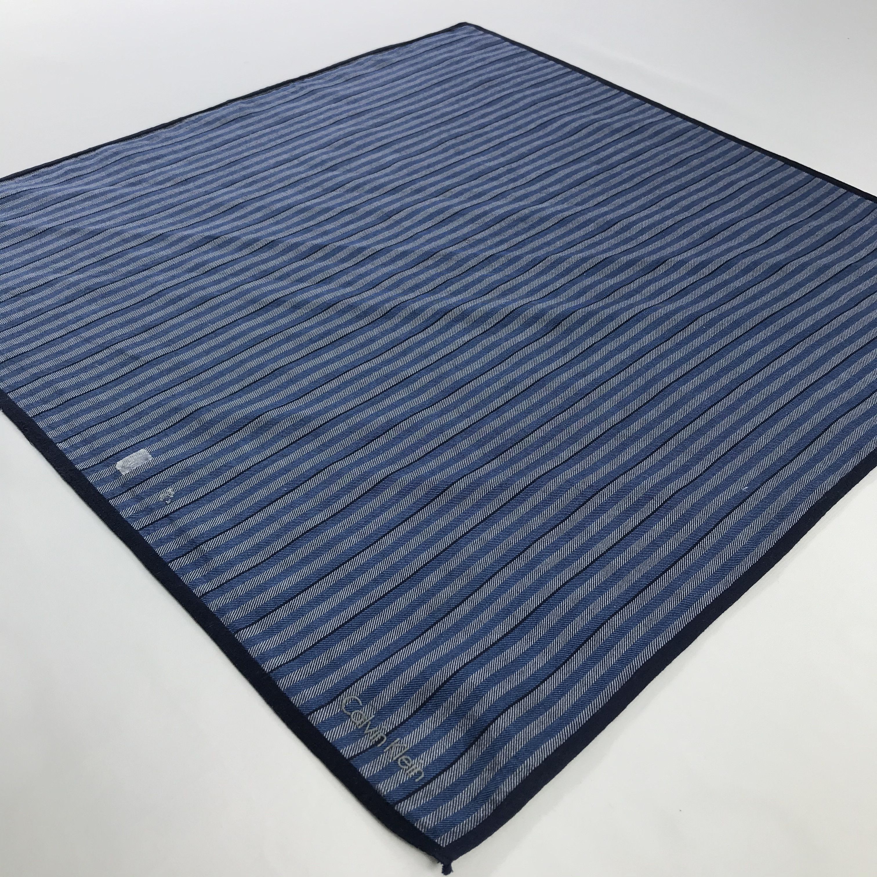 Calvin Klein × Vintage Calvin Klein Bandana / Handkerchief / Neckerchief - S896 Size ONE SIZE - 2 Thumbnail
