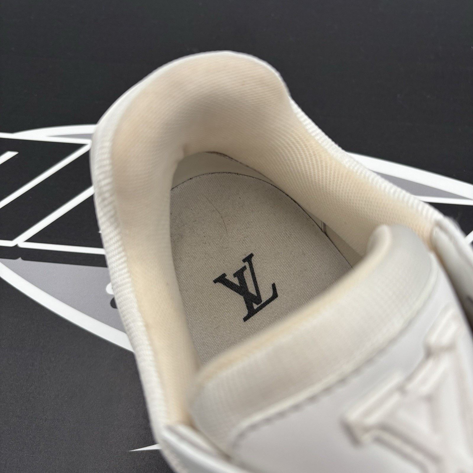 Louis Vuitton Louis Vuitton Trainer ' White ' | EXCELLENT CONDITION! Size US 8.5 / EU 41-42 - 18 Thumbnail