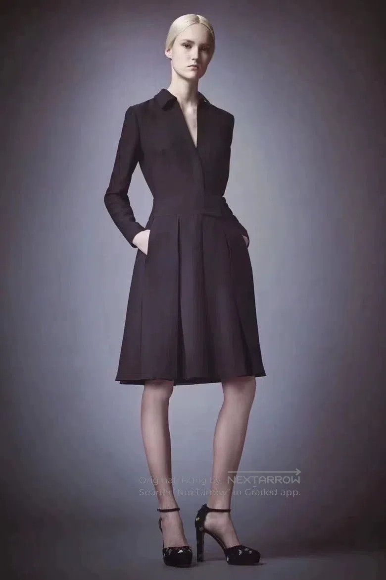 Valentino Valentino Black V-neck dress Size S / US 4 / IT 40 - 1 Thumbnail
