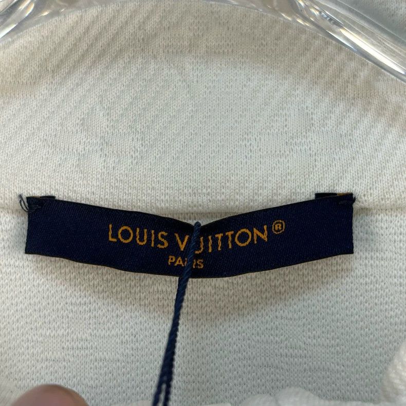 Louis Vuitton Louis Vuitton SS23 Solid Embossed Floral Zip Long Sleeve J Size US S / EU 44-46 / 1 - 4 Thumbnail