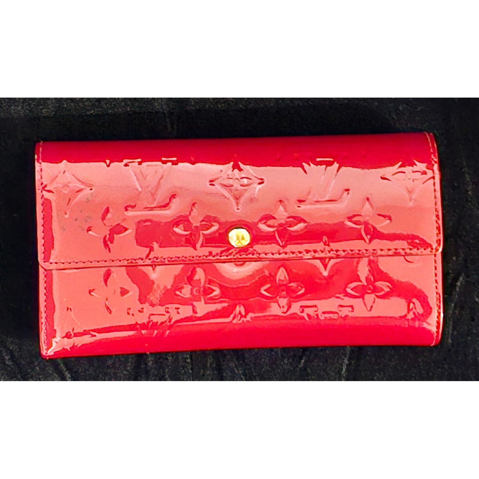 Louis Vuitton Louis Vuitton Vernis Red Portefeuille Sarah Wallet Size ONE SIZE - 1 Thumbnail