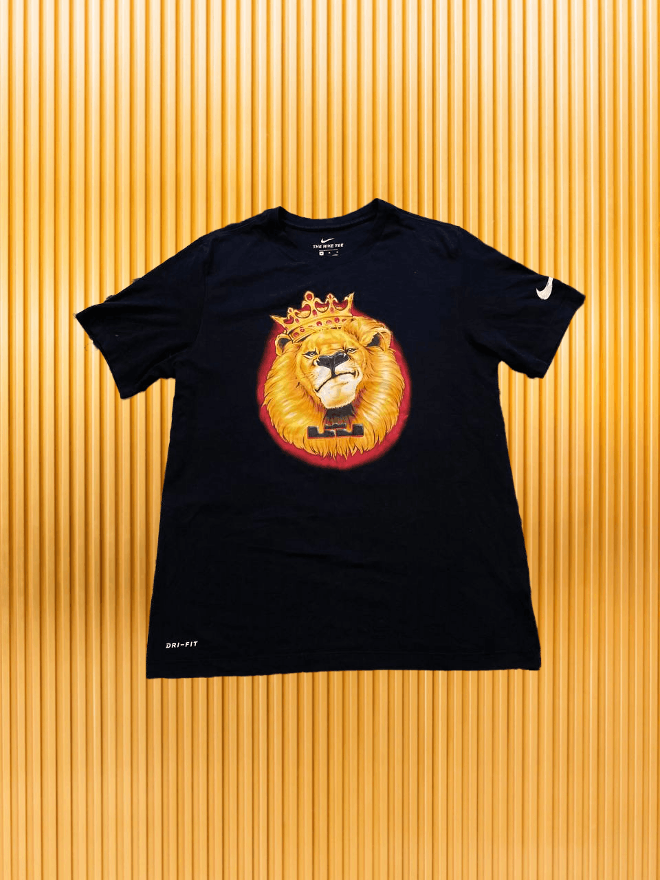 Nike big print center T-Shirt Streetwear Y2K Nike Vintage Size US M / EU 48-50 / 2 - 1 Thumbnail